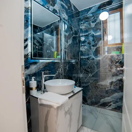 Holiday home Luxury Near Center Tirana